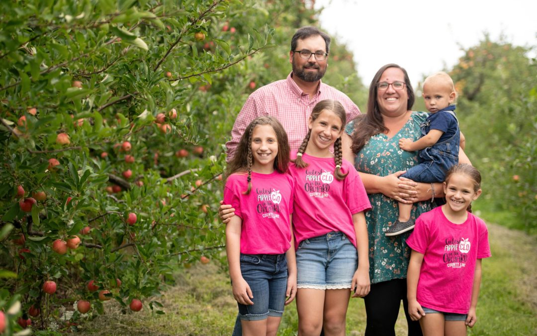 Pick Apples this Fall at County Line Orchard